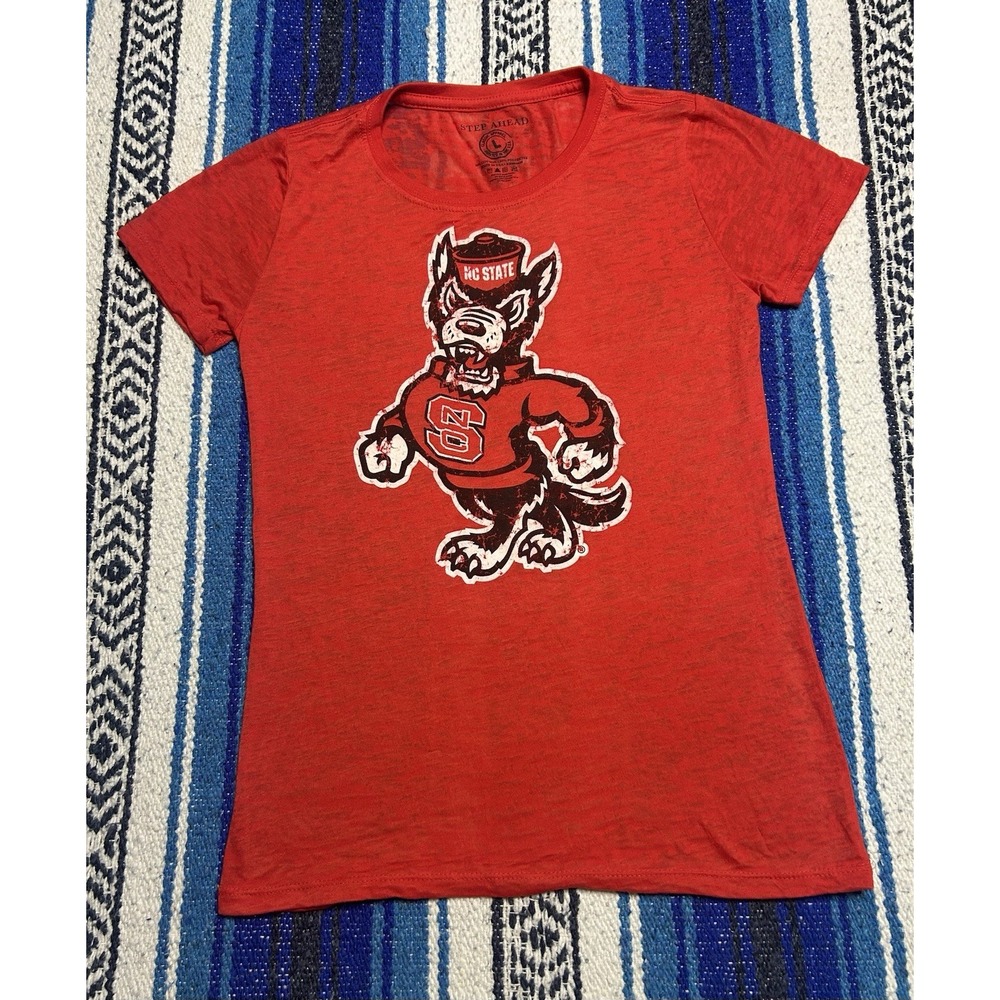 NC State Wolfpack Women's Large Red T-Shirt Mascot Graphic Made USA NCAA